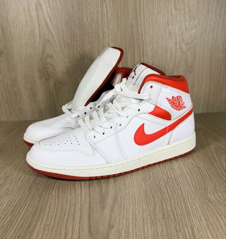 Jordan 1 Mid se Dune red