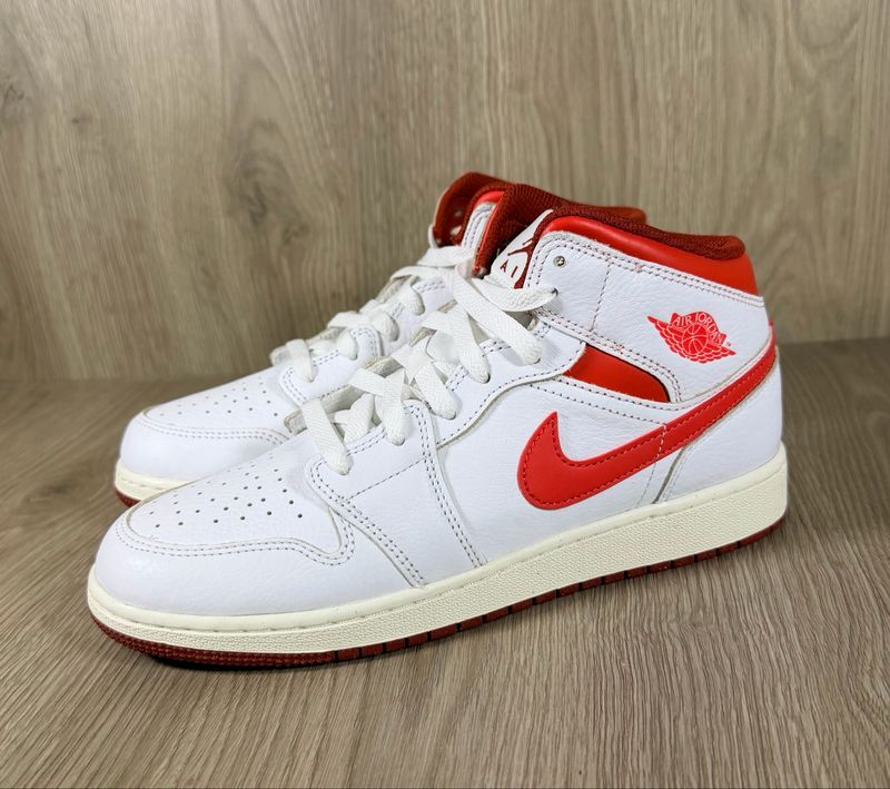 Jordan 1 mid dune red