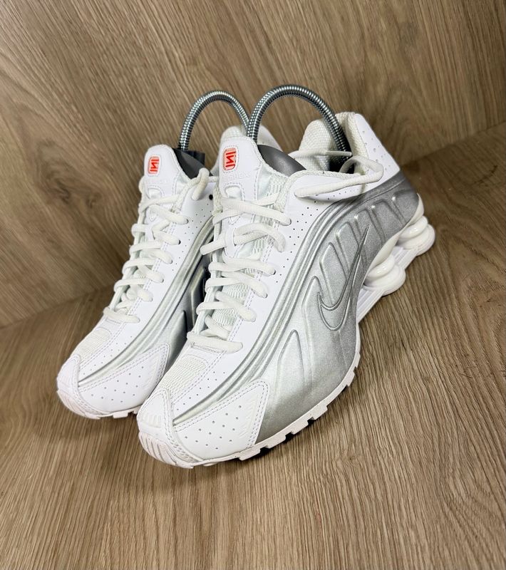 Nike Shox R4