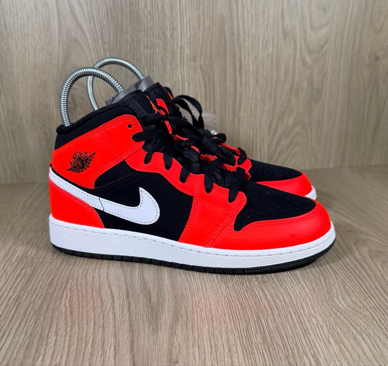 Air Jordan 1 Mid Infrared 23