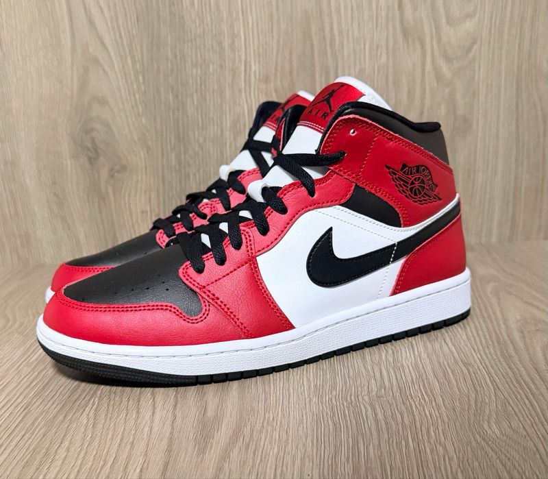 Jordan 1 mid Chicago