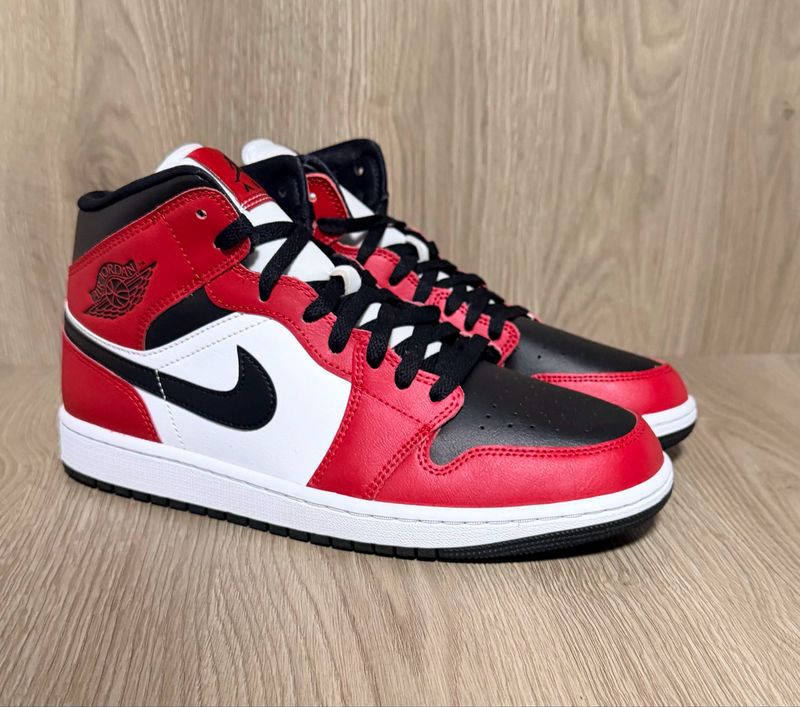 Jordan 1 mid Chicago