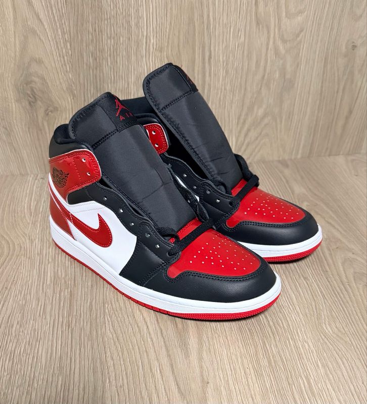 Jordan 1 mid patent red