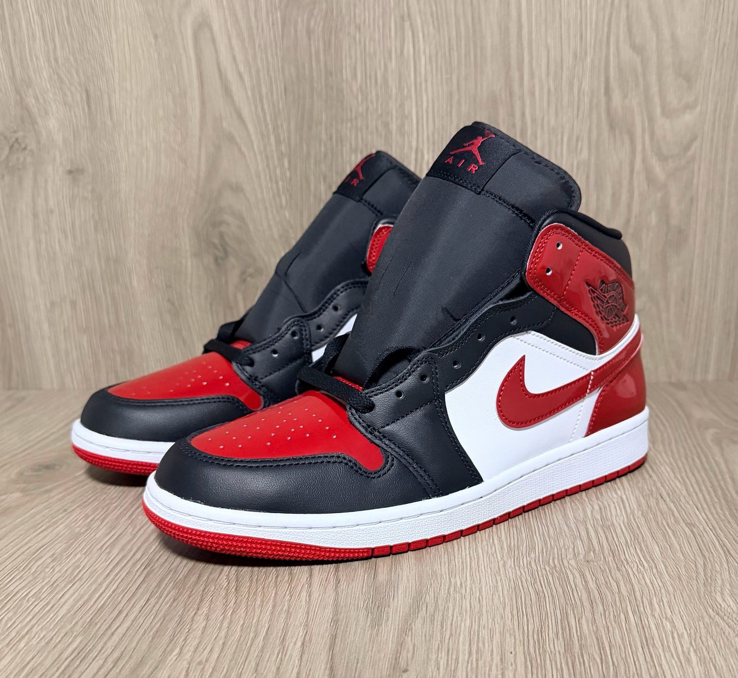 Jordan 1 mid patent red