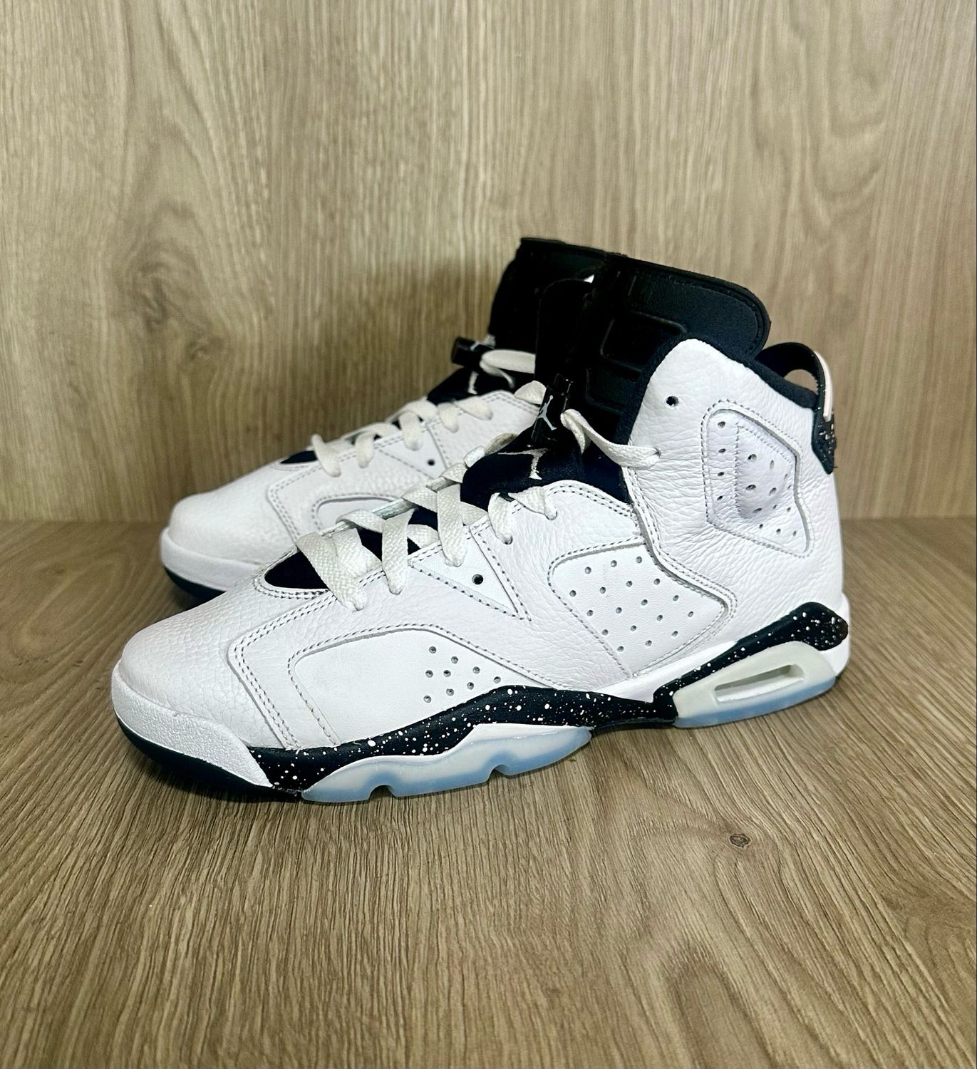 Jordan 6 reverse Oreo