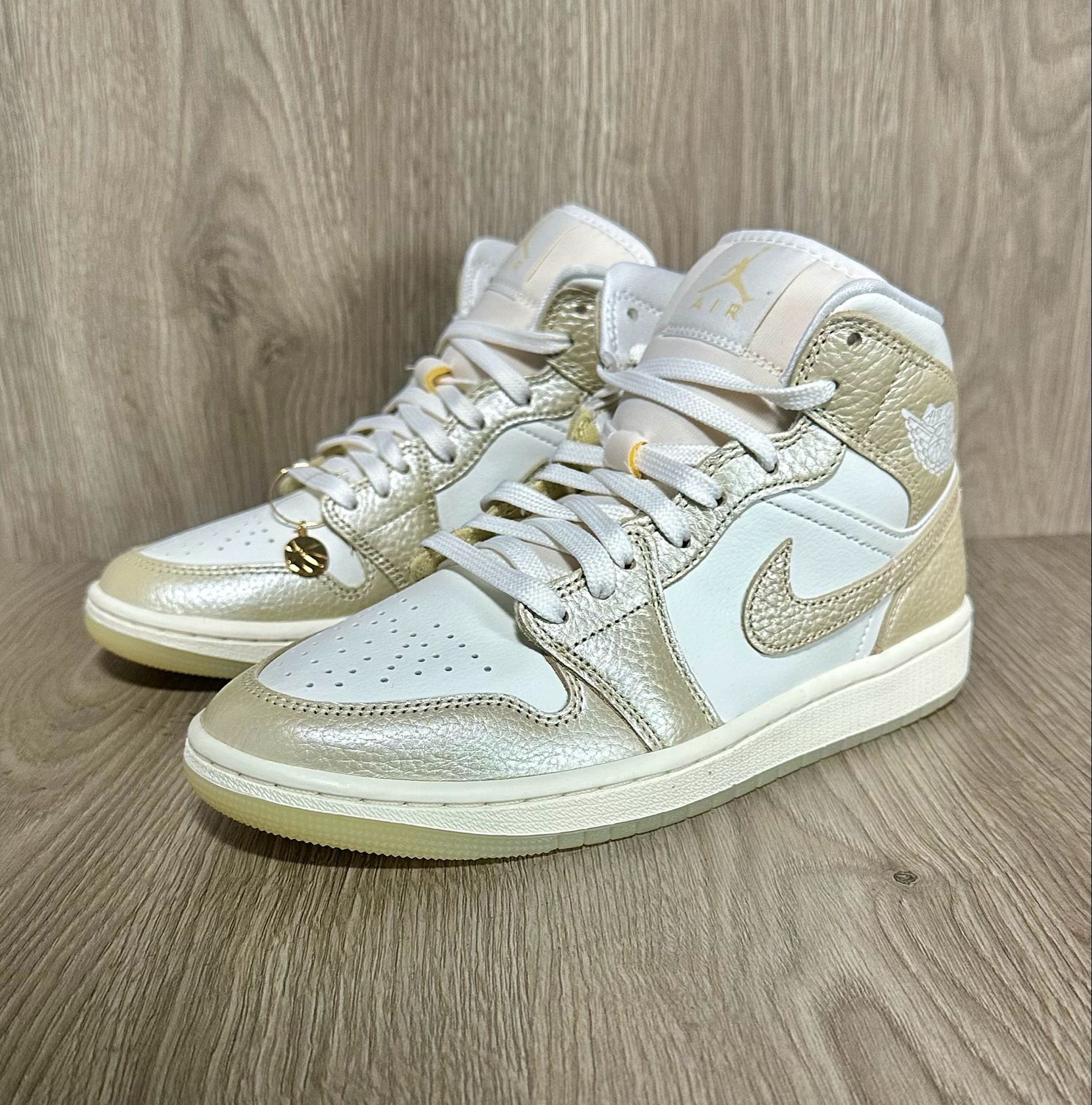Jordan 1 mid