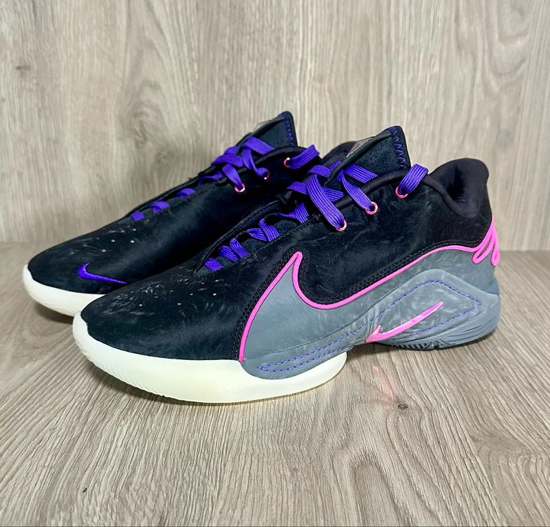 Nike leBron 22 Blacklinght