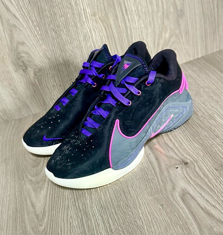 Nike leBron 22 Blacklinght