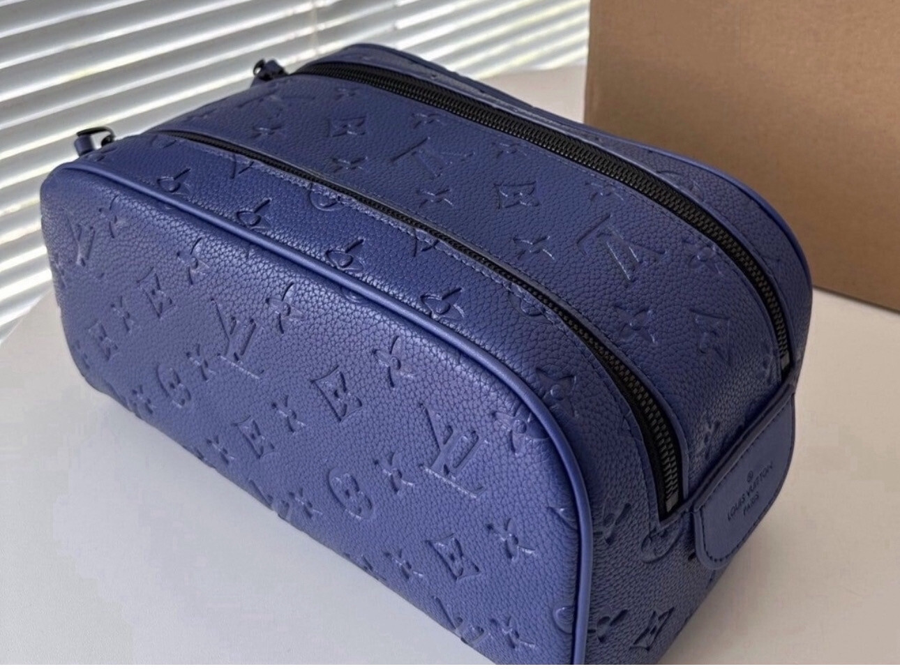 TOILETRY SET