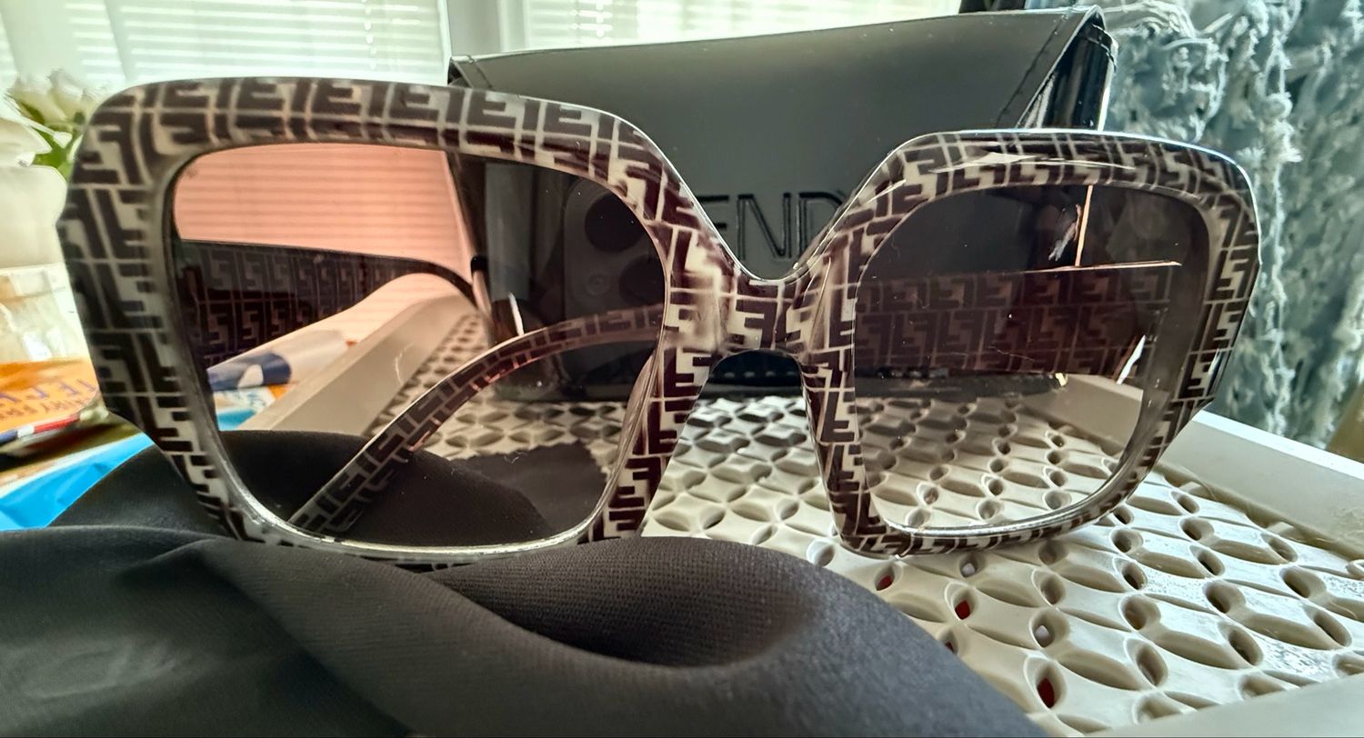 Fendi Mono Sunglasses 😎