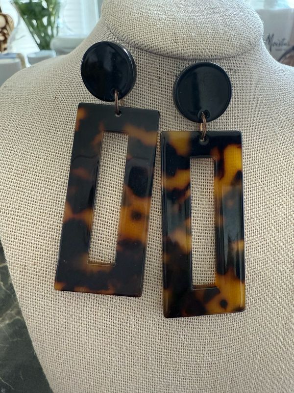Tortious Shell Dangle Earrings