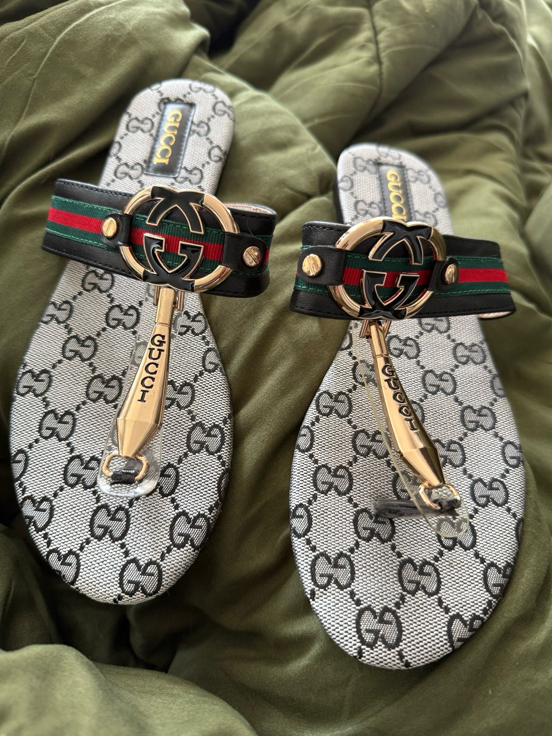 Gucci Mono Black W/Cherry Line 8
