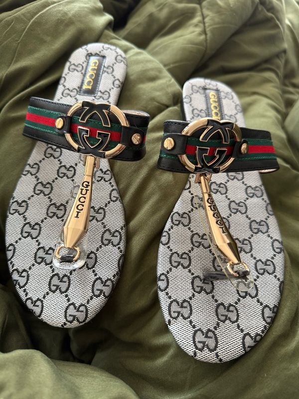 Gucci Mono Black W/Cherry Line 8