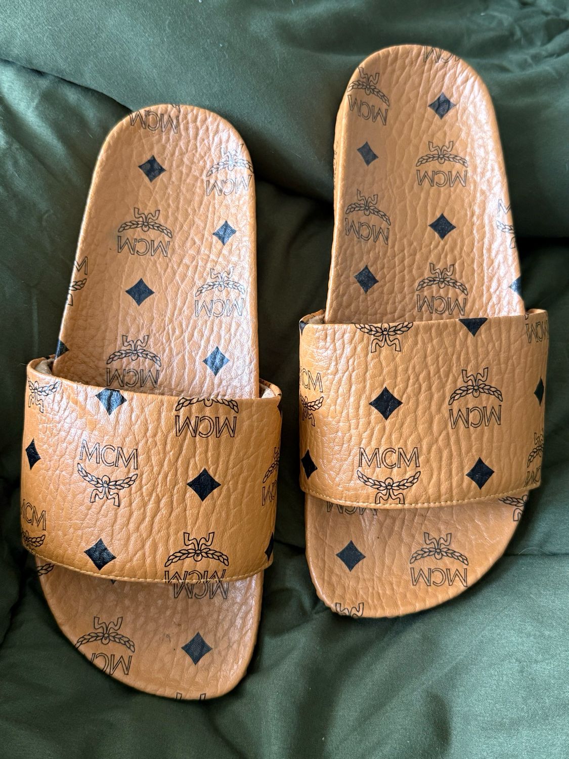 MCM Mono Brown Slides 8