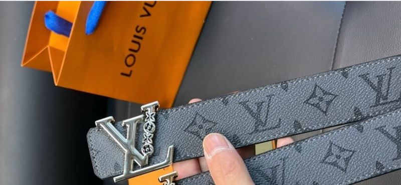 LV Flowers Gray Belt 40”