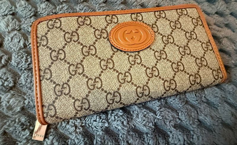 Gucci Mono Wallet ****DAMAGED****