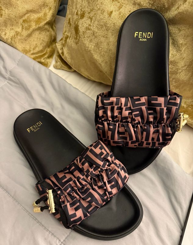 Fendi Slides 8