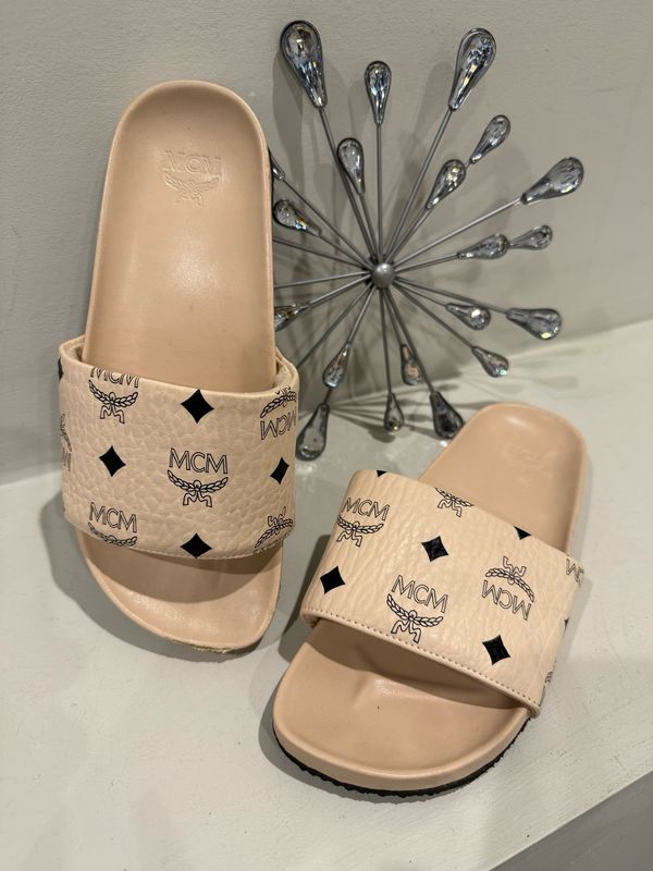 MCM Cream Slides 7.5 Damaged See Picture