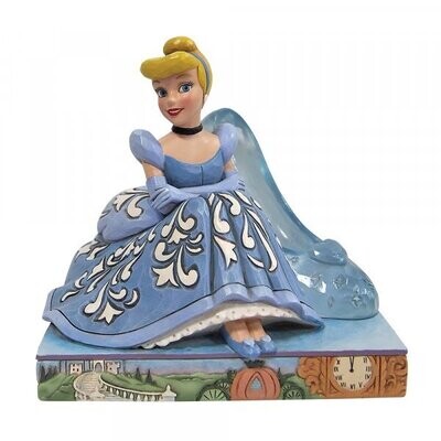 Disney Traditions Cinderella mit Schuh "A magical Midnight"