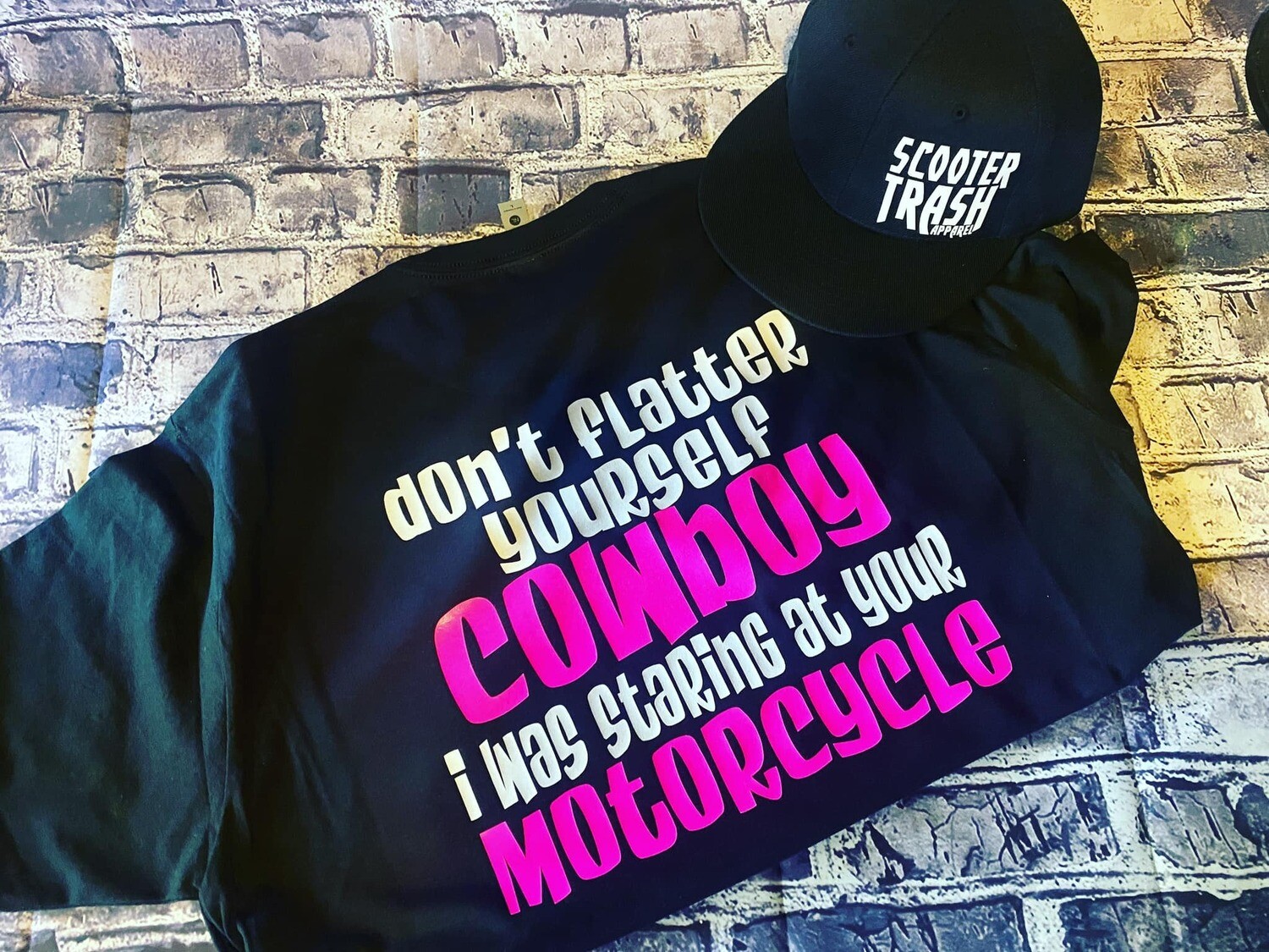 DON&#39;T FLATTER YOURSELF COWBOY T-SHIRT