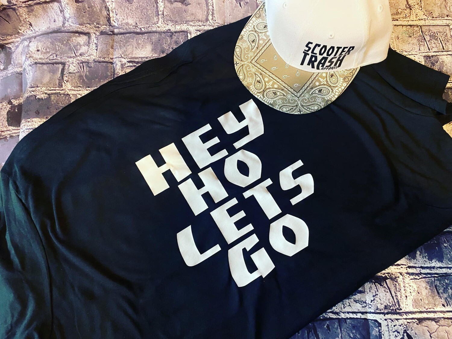 HEY HOE LETS GO - T-SHIRT