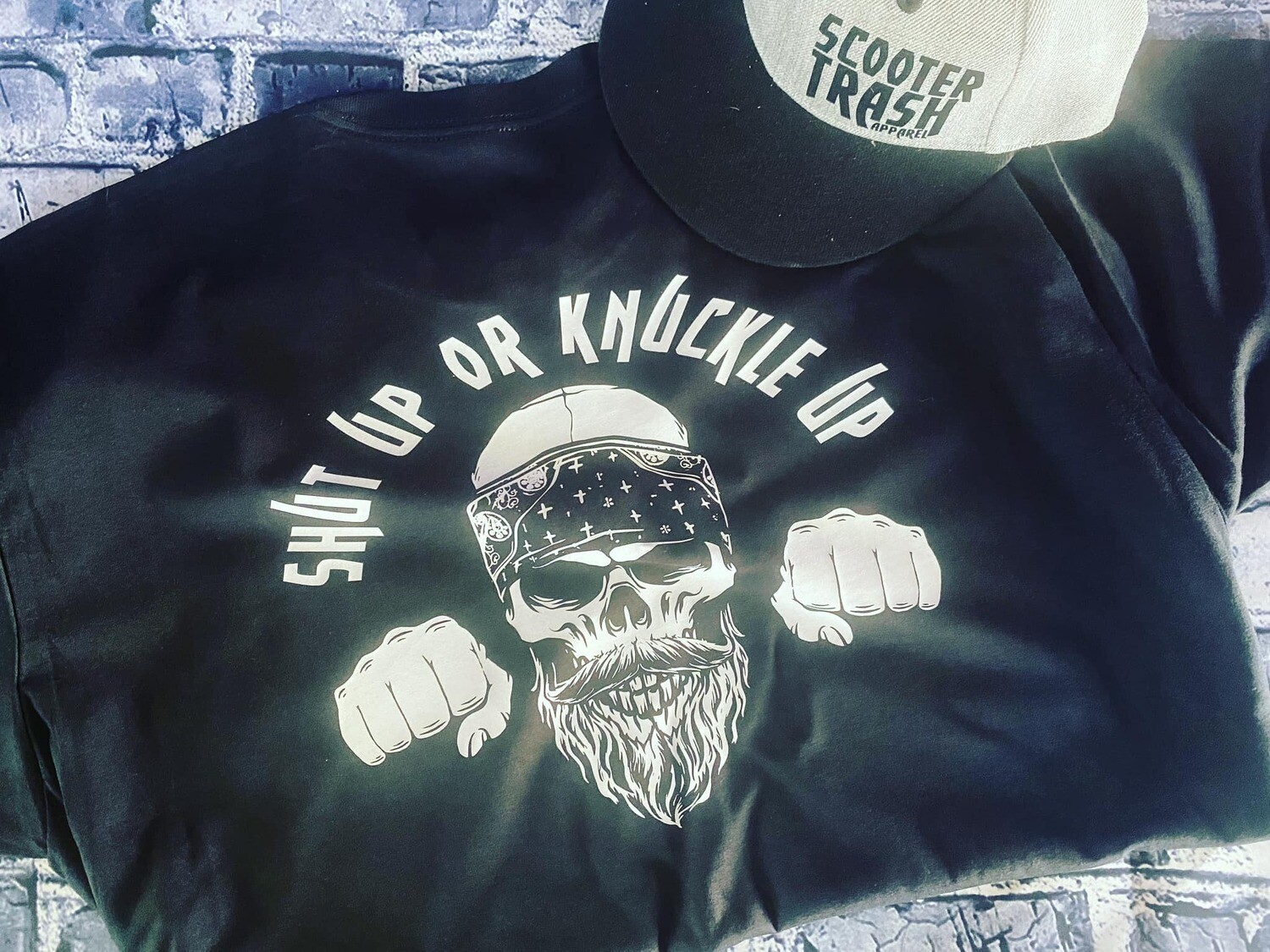 SHUT UP OR KNUCKLE UP GUY SKULL - T-SHIRT
