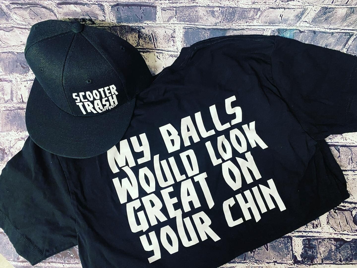 MY BALLS WOULD LOOK GREAT ON YOUR CHIN - T-SHIRT