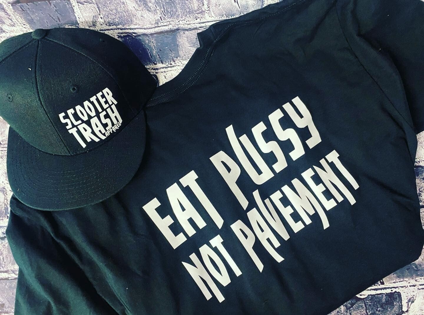 EAT PUSSY NOT PAVEMENT- T-SHIRT