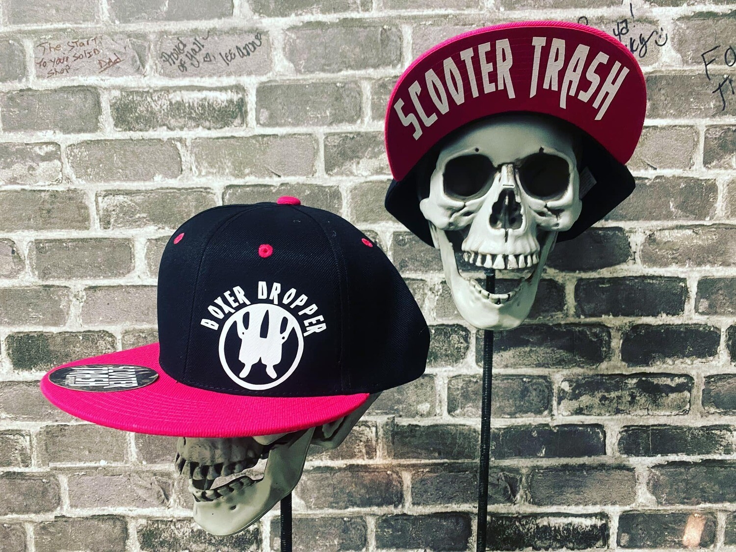 BOXER DROPPER -BLACK / PINK BILL - SNAP BACK