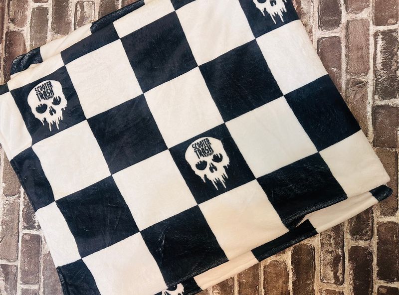 DRIP SKULL CHECKER BLANKET