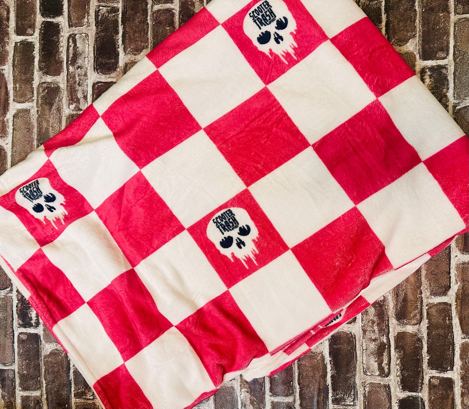 DRIP SKULL CHECKER BLANKET