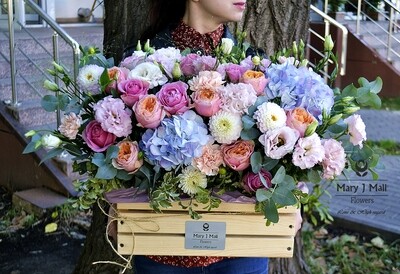 Цветы в деревянном ящике №17