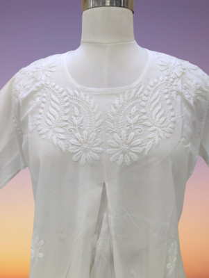 مطرزة باليد(Hand-embroidered)