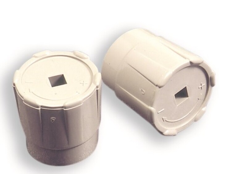 MANOPOLA PER VALVOLE RADIATORE CON QUADRO 7 MM.