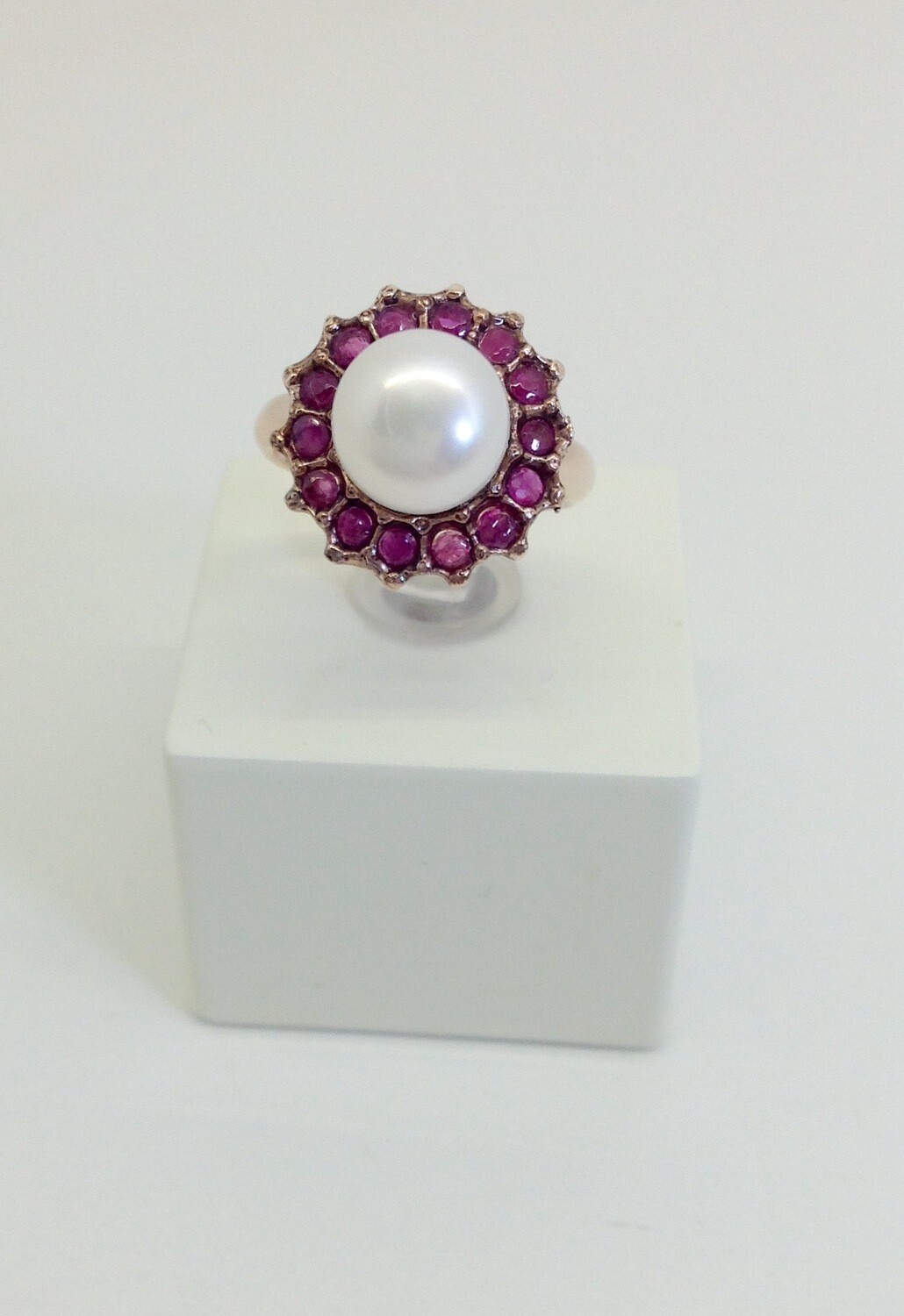 Anello argento rose' con rubini sintetici e perla misura 16