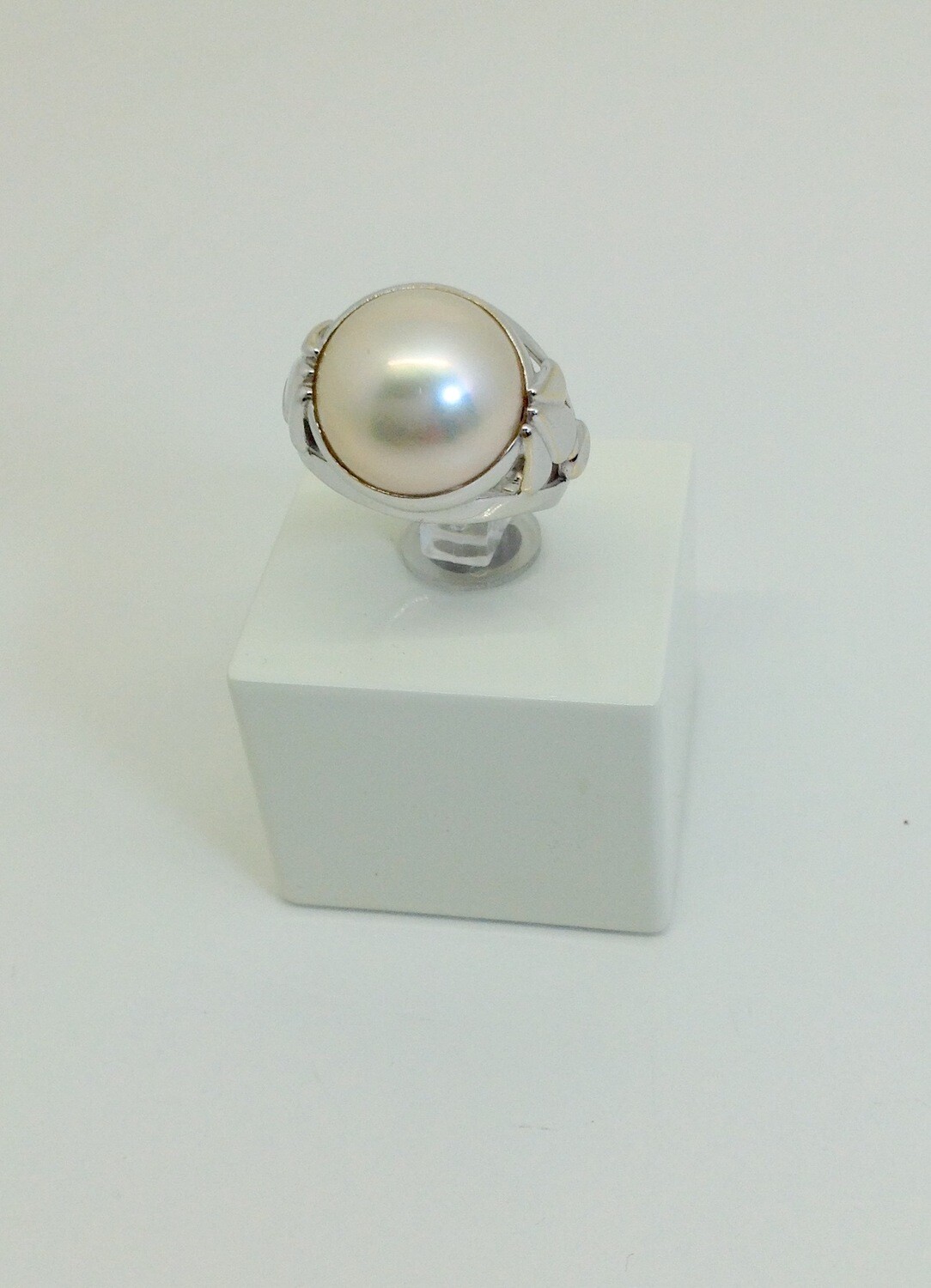 Anello oro bianco con perla grammi 7.7 misura 14