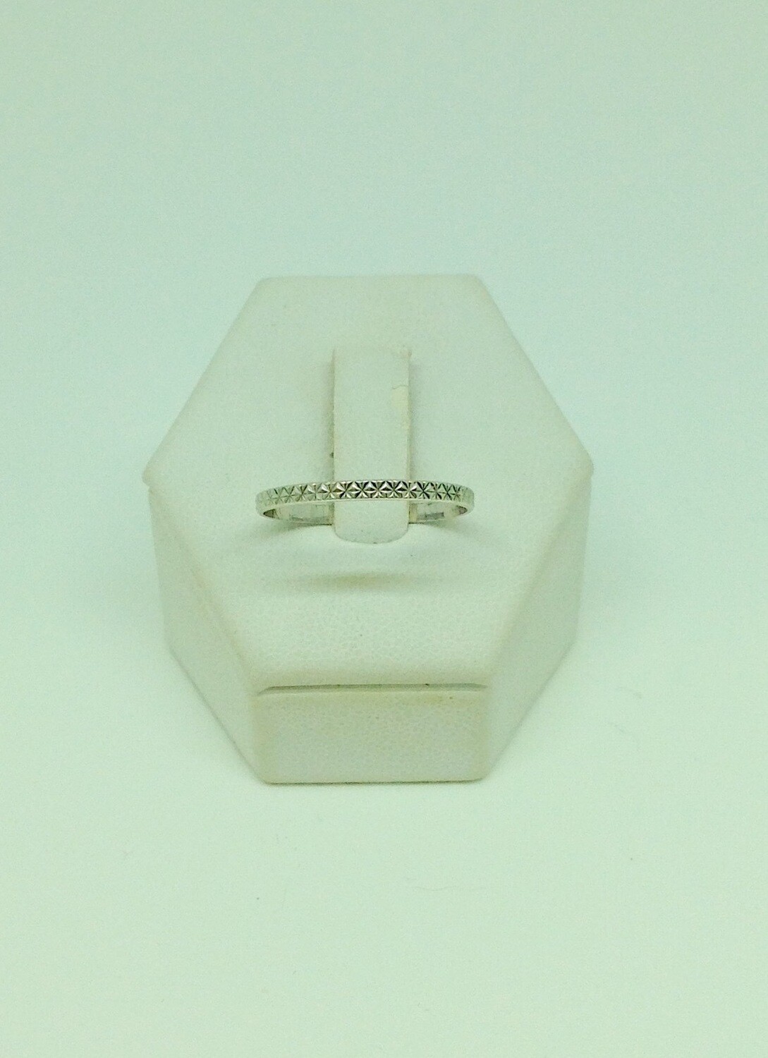 Anello in argento a modi fascia piccola diamantato