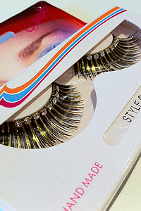 Dimples Eyelashes - Gold Diamante
