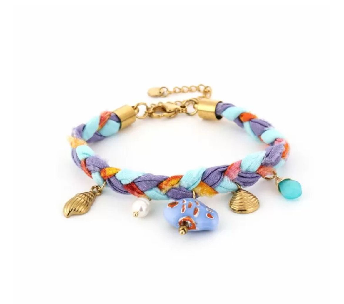 Gevlochten armband met bedels