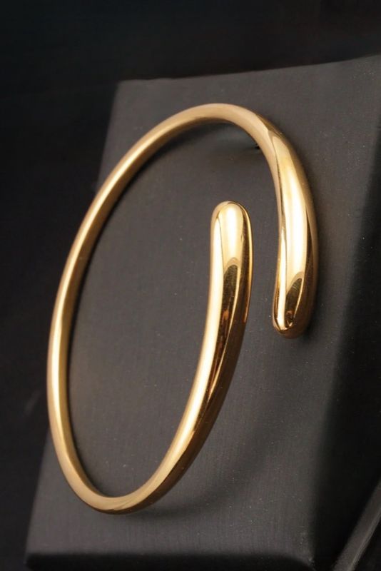 Bangle bracelet