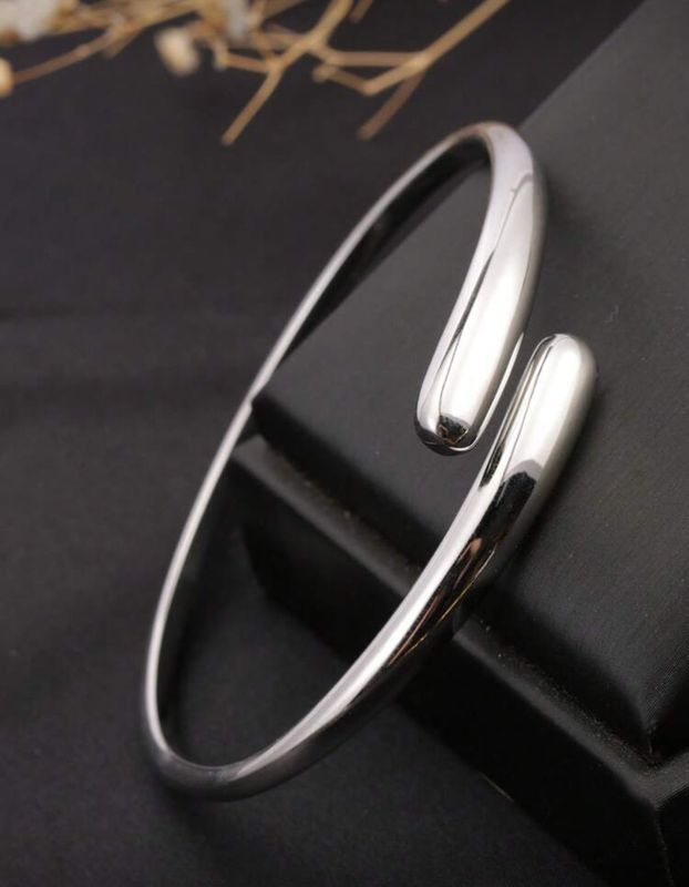 Bangle bracelet Silver