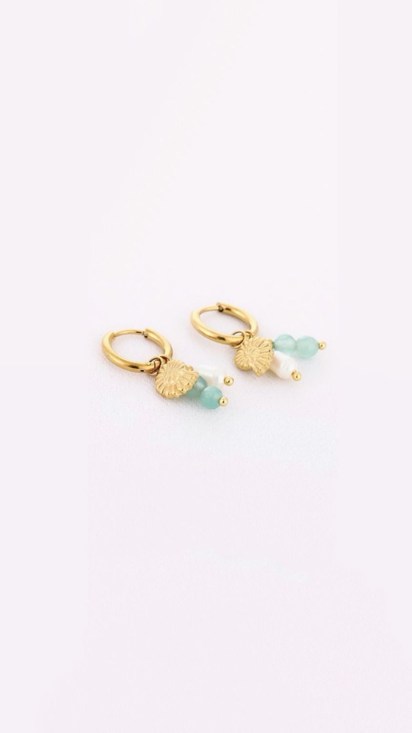 Sea glow light green