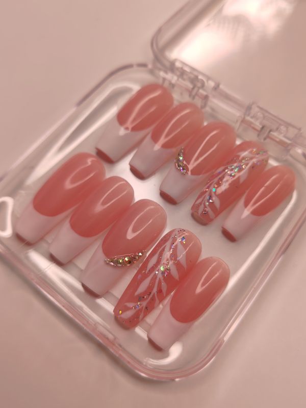 Press on nails Zsuzsi 