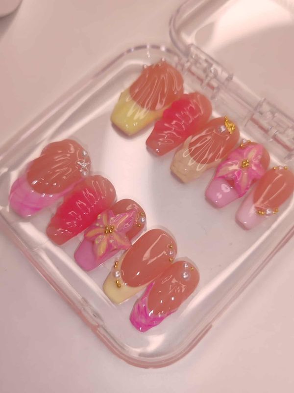 Press on nails