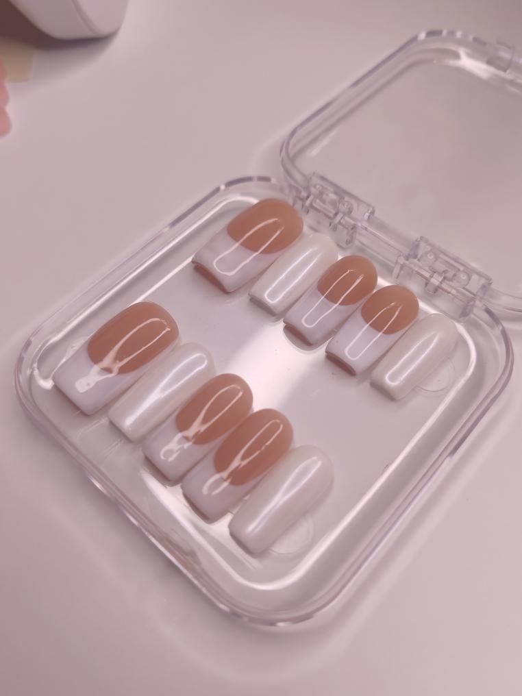 Press on nails