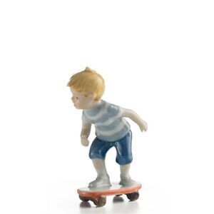 Royal Copenhagen Bimbo sullo Skateboard