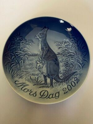 Royal Copenhagen / Bing & Grondahl "Mother's Day" Plate 2002