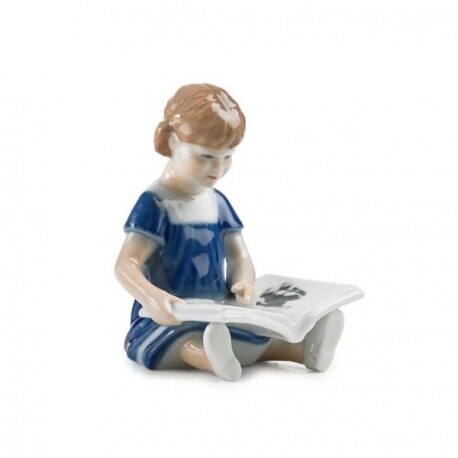 Royal Copenhagen Elsa che legge