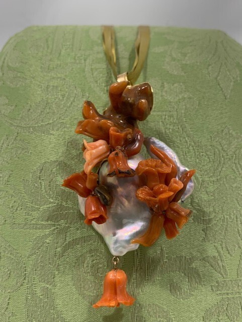 L'Oro di Sciacca Linea Fiori d'Acqua Ciondolo in oro 9 kt con Corallo di Sciacca e Perla Scaramazza Australiana