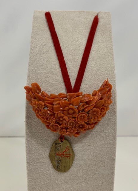 L'Oro di Sciacca Ciondolo- Spilla Linea Sorriso con Corallo di Sciacca e oro giallo 9 kt